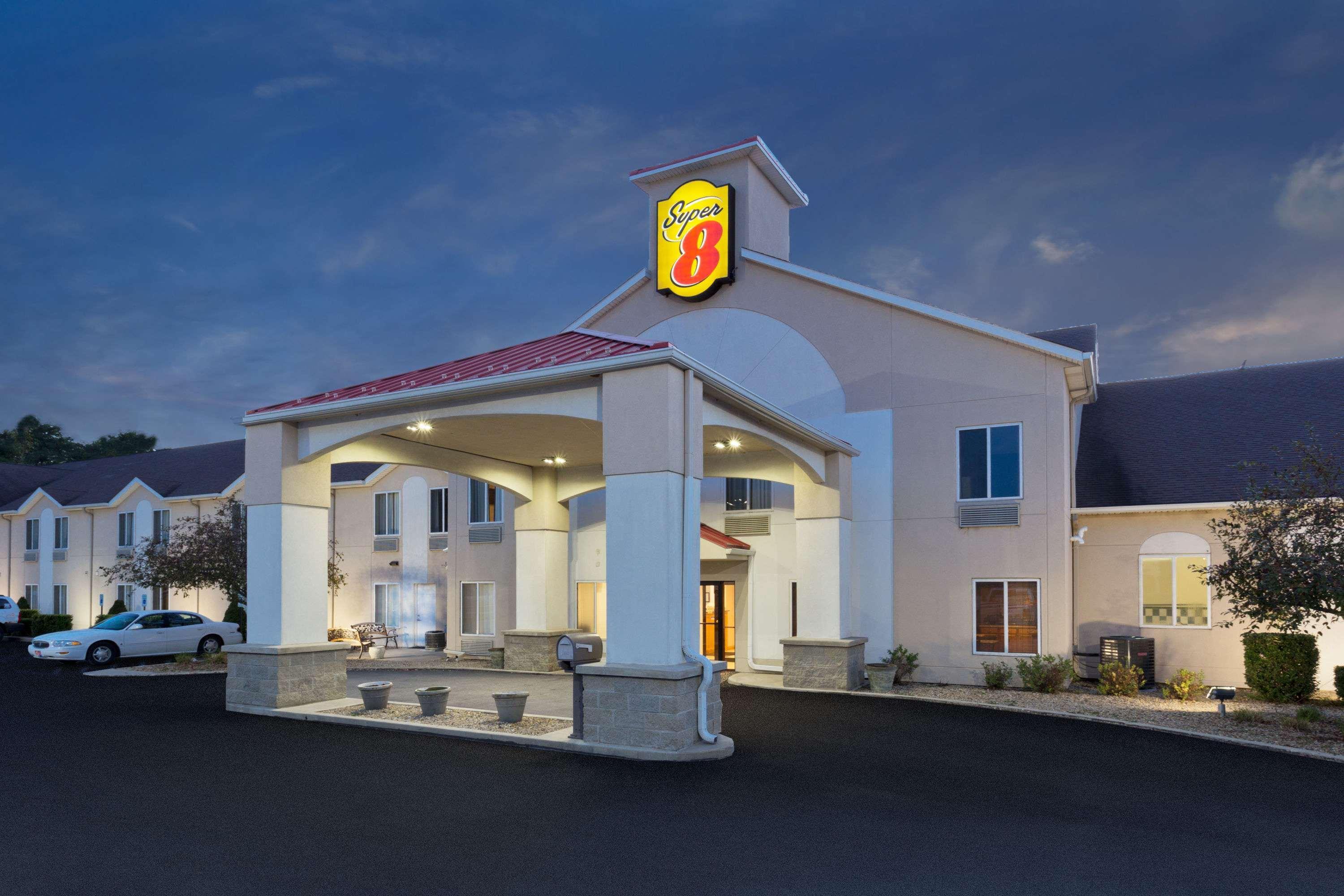 Super 8 By Wyndham Cloverdale In מראה חיצוני תמונה