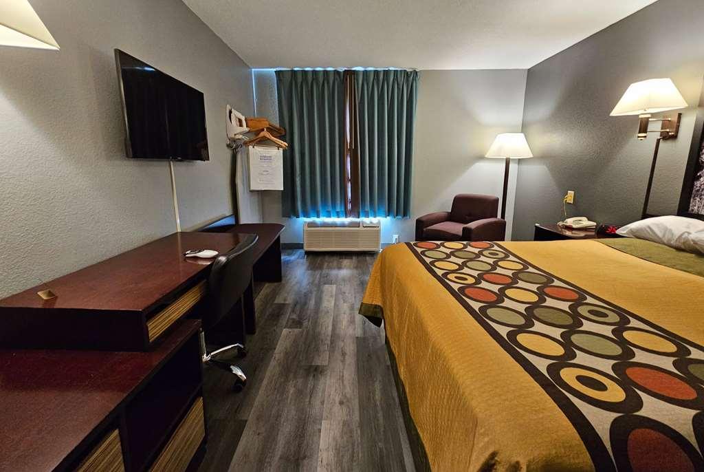 Super 8 By Wyndham Cloverdale In חדר תמונה