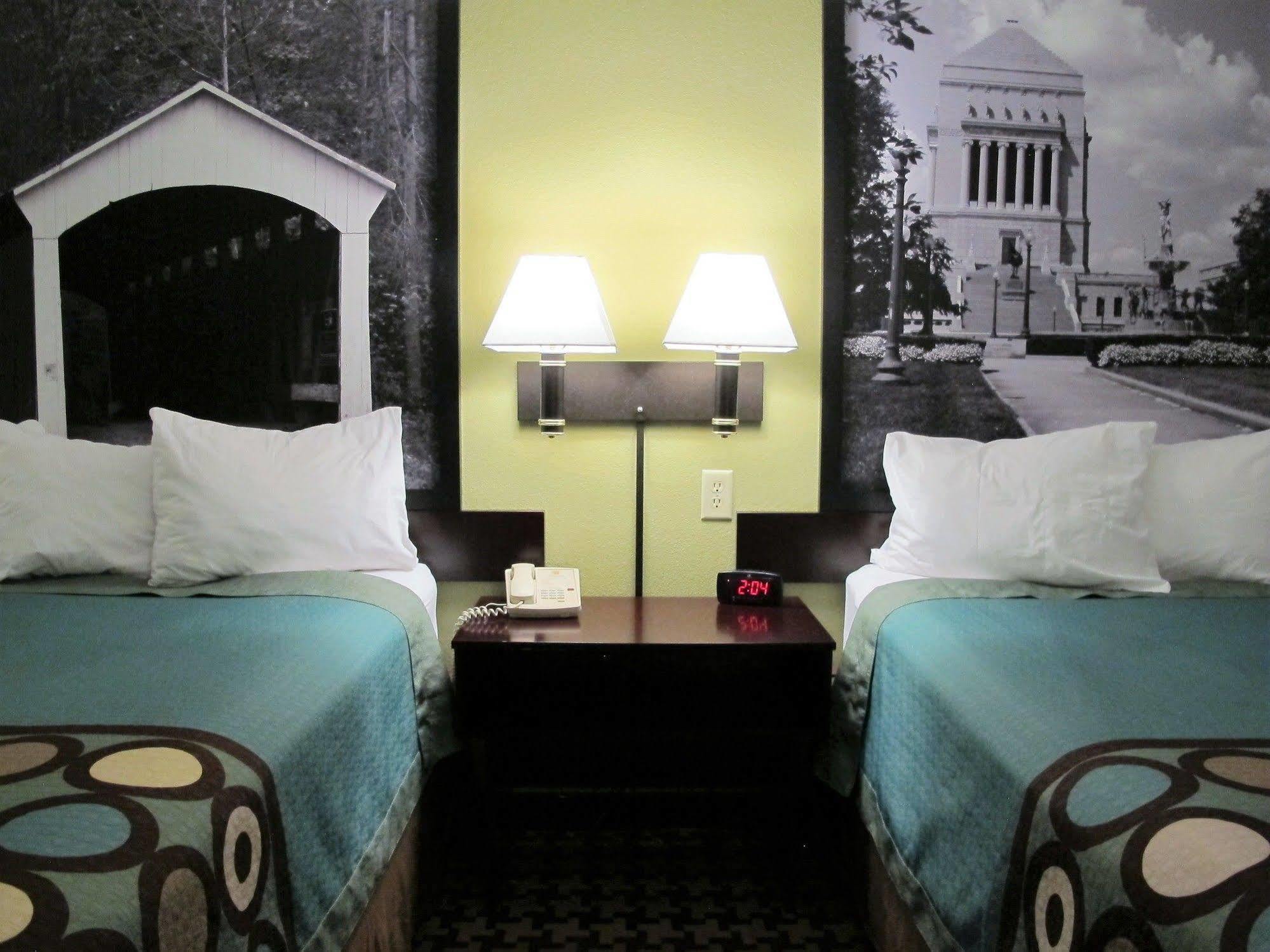 Super 8 By Wyndham Cloverdale In מראה חיצוני תמונה