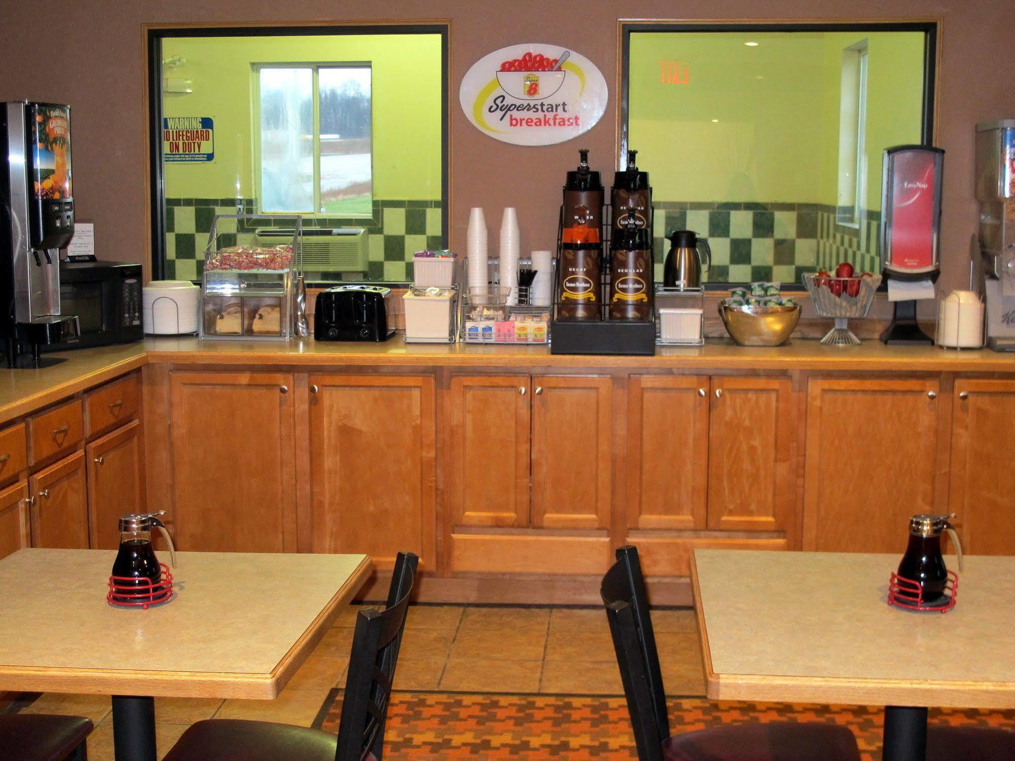 Super 8 By Wyndham Cloverdale In מראה חיצוני תמונה